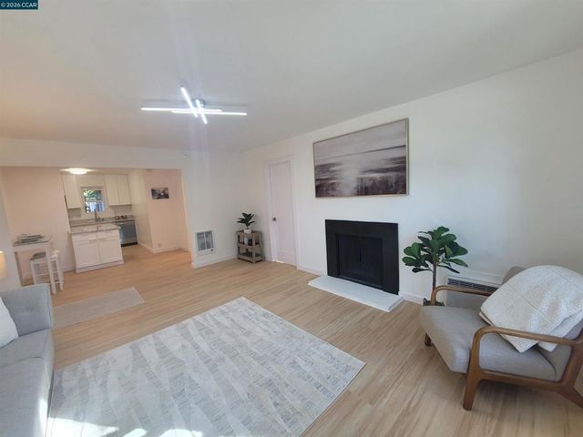 375 Camelback Rd 23, Pleasant Hill, CA 94523