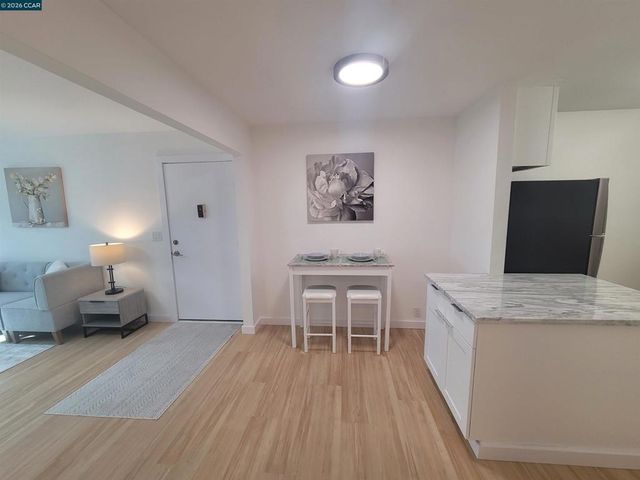 375 Camelback Rd 23, Pleasant Hill, CA 94523