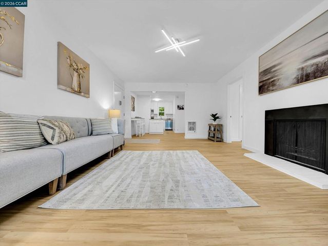 375 Camelback Rd 23, Pleasant Hill, CA 94523