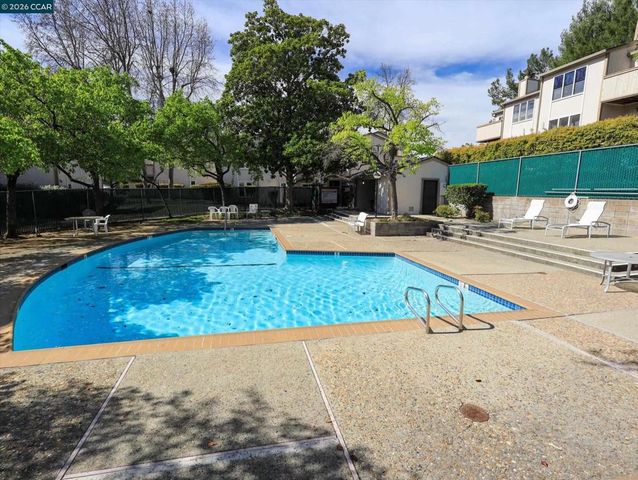 375 Camelback Rd 23, Pleasant Hill, CA 94523