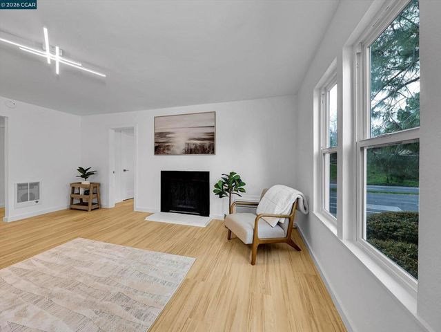 375 Camelback Rd 23, Pleasant Hill, CA 94523