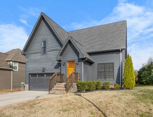 713 Valencia Dr, Clarksville, TN 37043