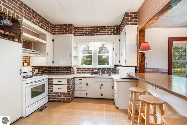 1365 W North Union Road, Auburn, MI 48611