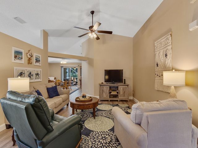 973 E 13th Square, Vero Beach, FL 32960