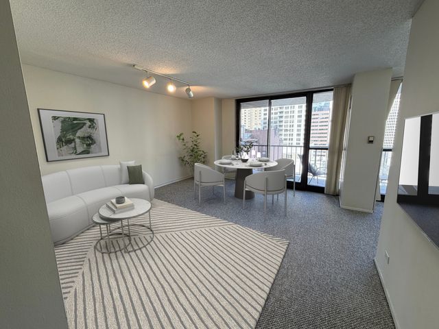 10 E ONTARIO Street 1701, Chicago, IL 60611