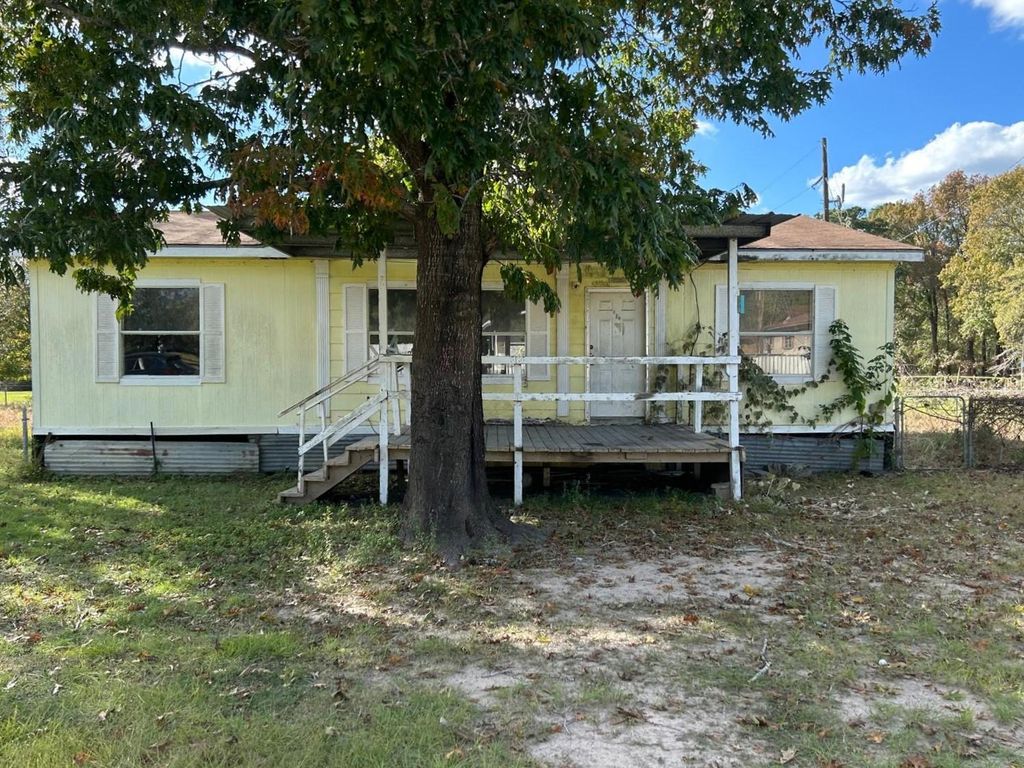 272 Lakewood Drive, Trinity, TX 75862