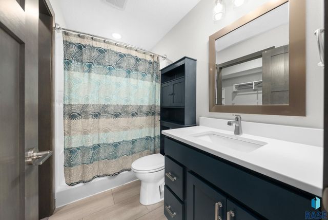 1709 E 71st St N Street N, Sioux Falls, SD 57104