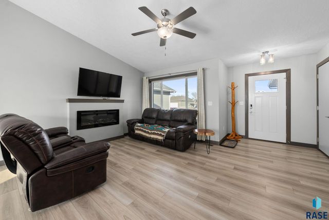 1709 E 71st St N Street N, Sioux Falls, SD 57104