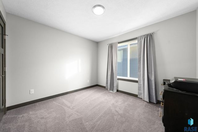 1709 E 71st St N Street N, Sioux Falls, SD 57104