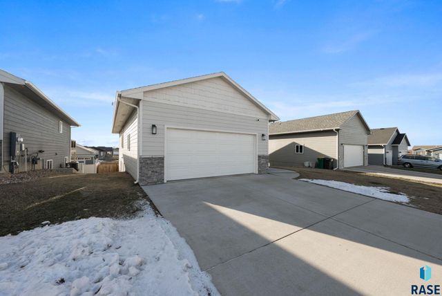 1709 E 71st St N Street N, Sioux Falls, SD 57104