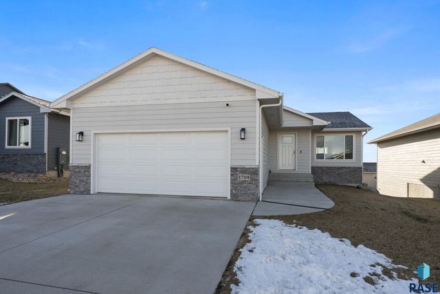 1709 E 71st St N Street N, Sioux Falls, SD 57104