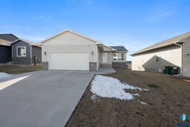 1709 E 71st St N Street N, Sioux Falls, SD 57104