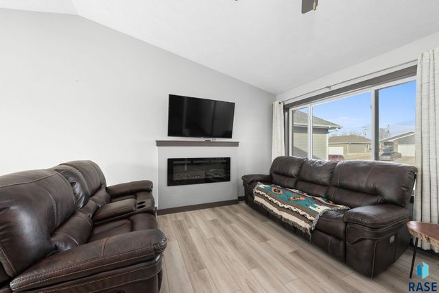 1709 E 71st St N Street N, Sioux Falls, SD 57104