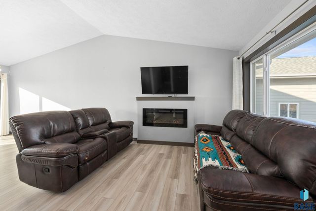 1709 E 71st St N Street N, Sioux Falls, SD 57104