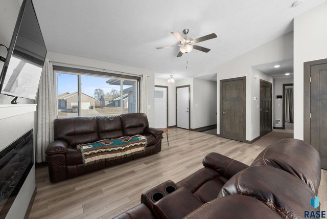 1709 E 71st St N Street N, Sioux Falls, SD 57104