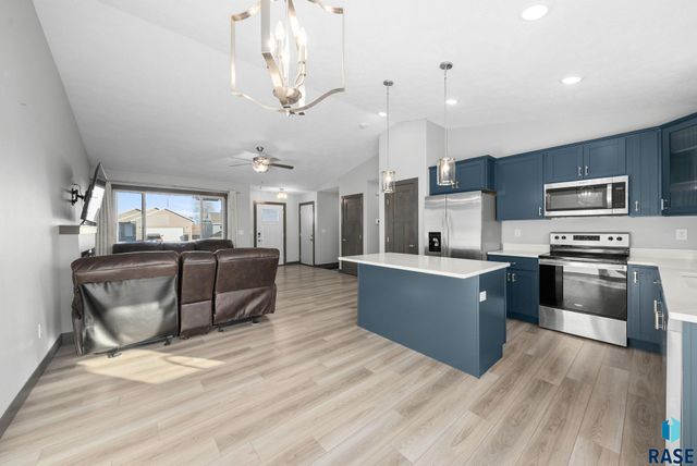 1709 E 71st St N Street N, Sioux Falls, SD 57104