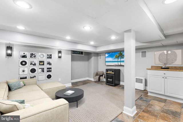 2404 POPLAR RD, Havertown, PA 19083