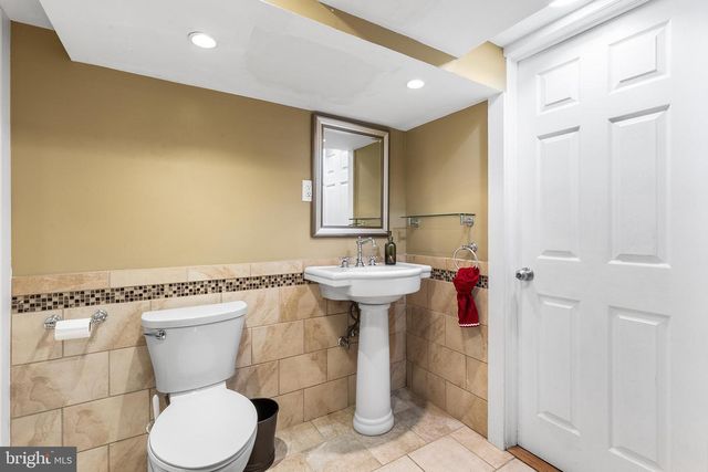 2404 POPLAR RD, Havertown, PA 19083