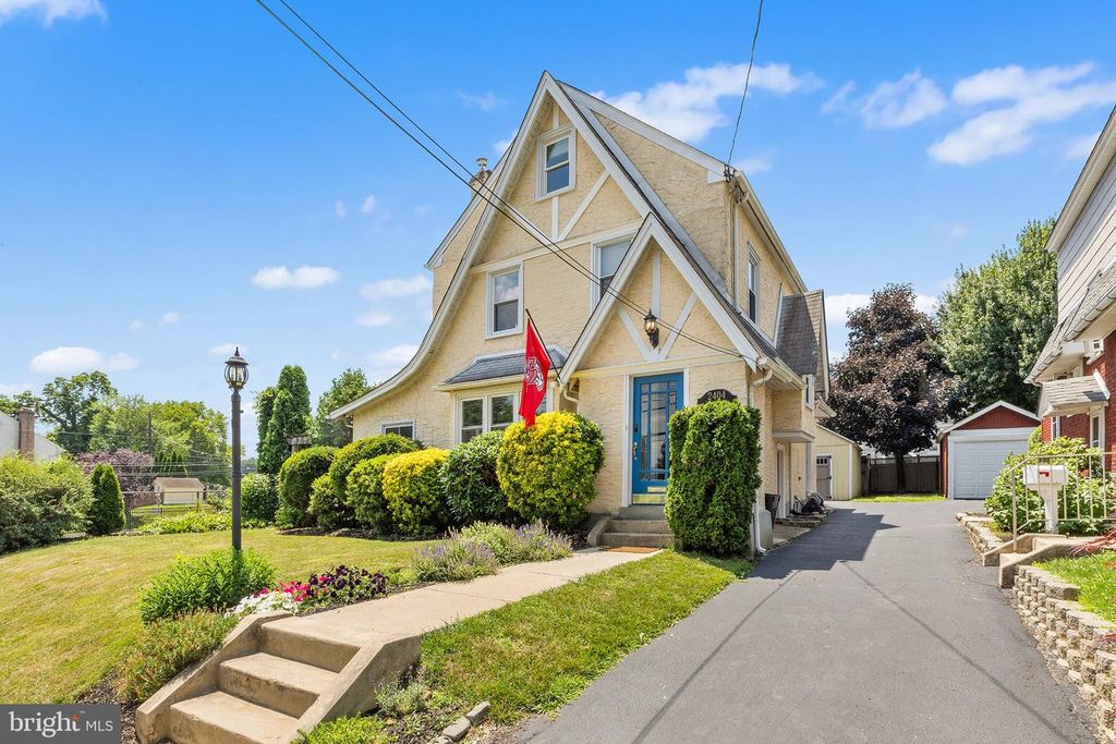 2404 POPLAR RD, Havertown, PA 19083