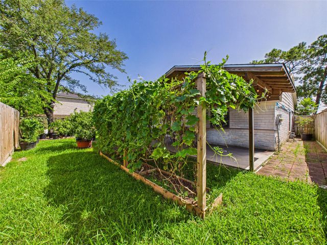 11419 Blackhawk Boulevard, Houston, TX 77089