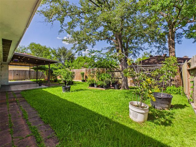 11419 Blackhawk Boulevard, Houston, TX 77089
