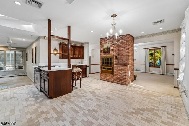 28 Parker Pl, Upper Saddle River Boro, NJ 07458