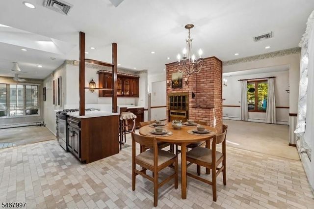 28 Parker Pl, Upper Saddle River Boro, NJ 07458