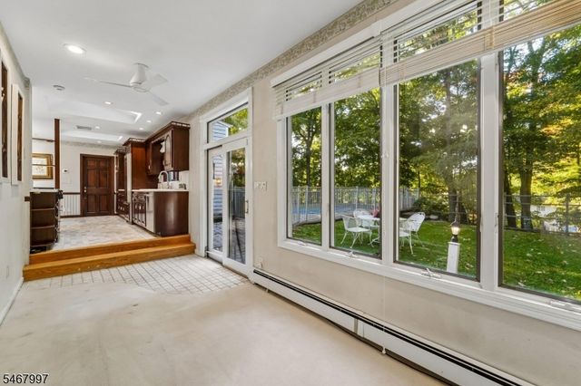 28 Parker Pl, Upper Saddle River Boro, NJ 07458