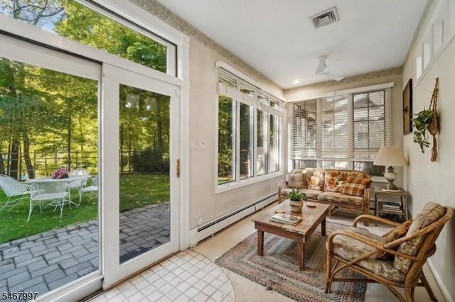 28 Parker Pl, Upper Saddle River Boro, NJ 07458