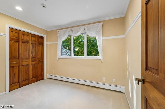 28 Parker Pl, Upper Saddle River Boro, NJ 07458