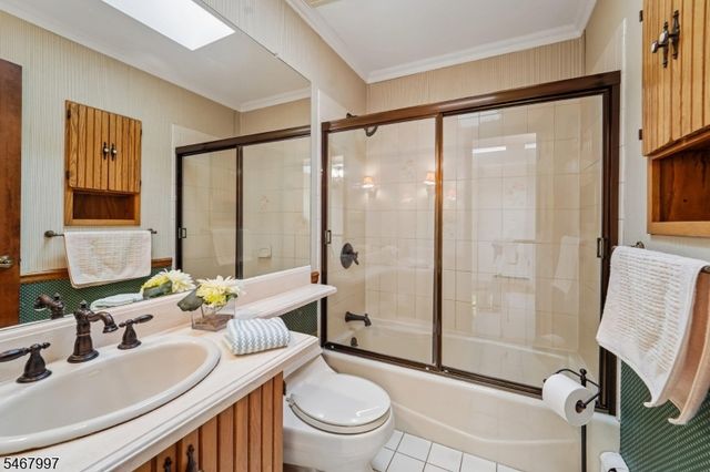28 Parker Pl, Upper Saddle River Boro, NJ 07458