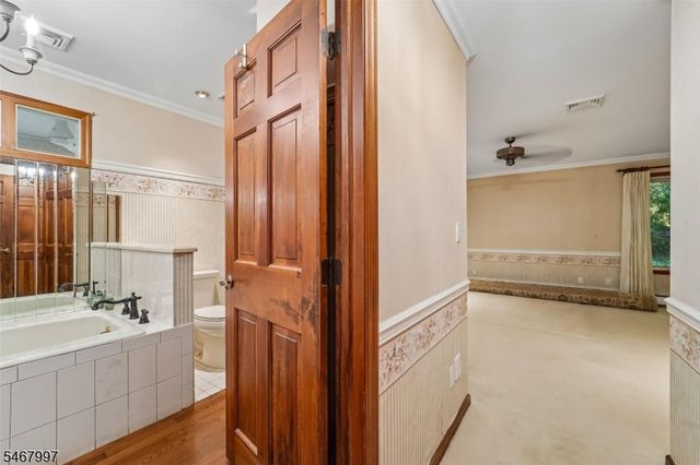 28 Parker Pl, Upper Saddle River Boro, NJ 07458