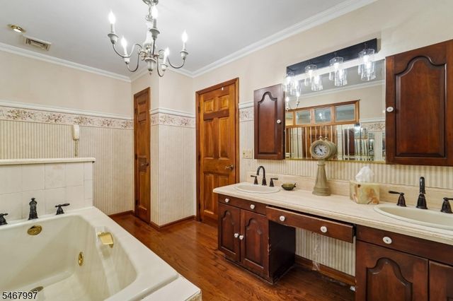 28 Parker Pl, Upper Saddle River Boro, NJ 07458
