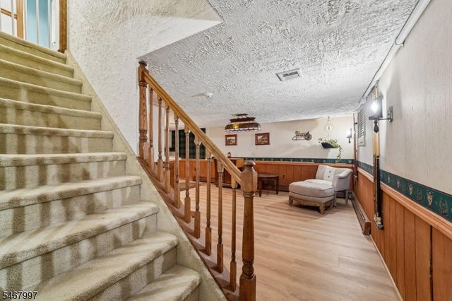 28 Parker Pl, Upper Saddle River Boro, NJ 07458