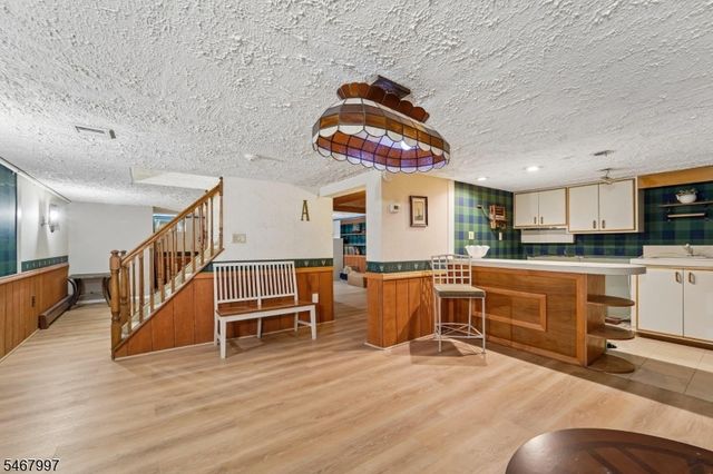 28 Parker Pl, Upper Saddle River Boro, NJ 07458