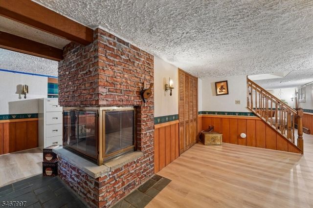 28 Parker Pl, Upper Saddle River Boro, NJ 07458