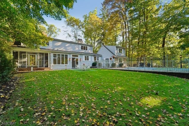 28 Parker Pl, Upper Saddle River Boro, NJ 07458