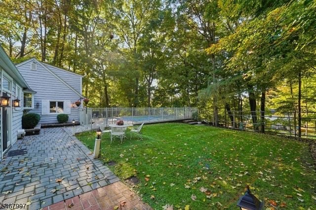 28 Parker Pl, Upper Saddle River Boro, NJ 07458