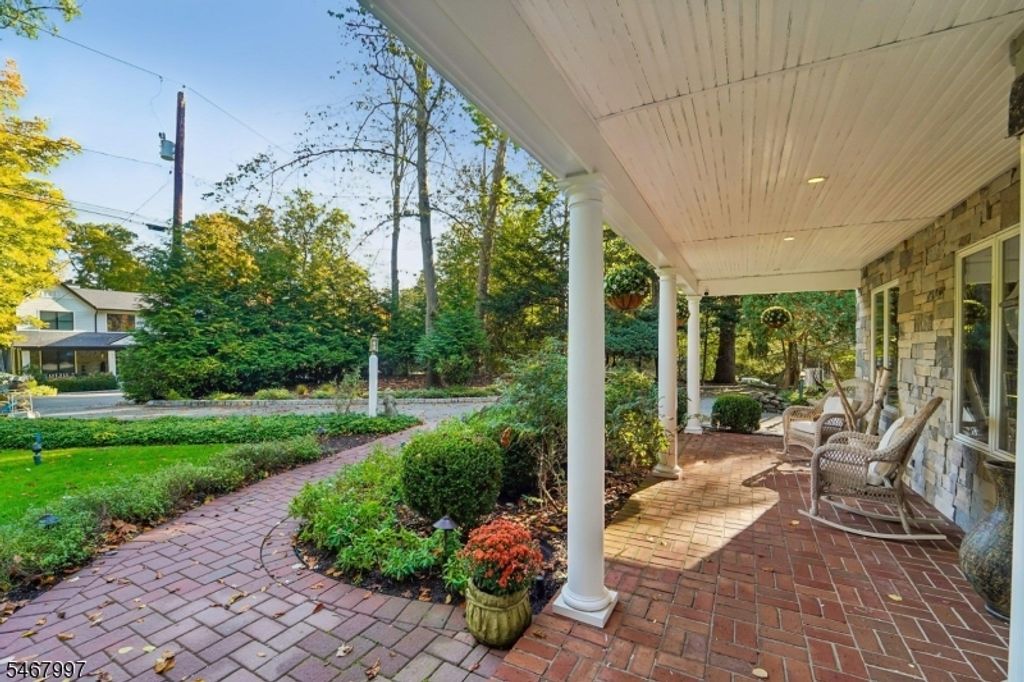 28 Parker Pl, Upper Saddle River Boro, NJ 07458 — exterior