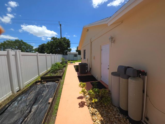 4554 Franwood Drive, Delray Beach, FL 33445