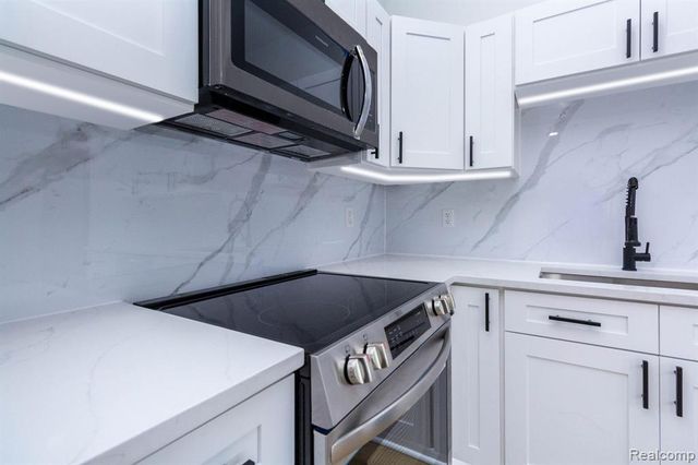 20318 Rodeo Court, Southfield, MI 48075