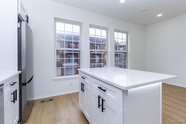 20318 Rodeo Court, Southfield, MI 48075