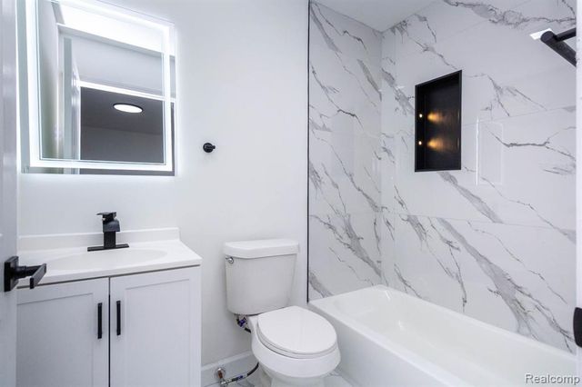 20318 Rodeo Court, Southfield, MI 48075