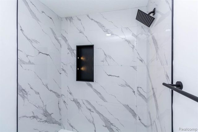 20318 Rodeo Court, Southfield, MI 48075