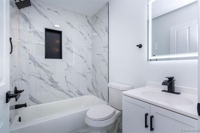 20318 Rodeo Court, Southfield, MI 48075