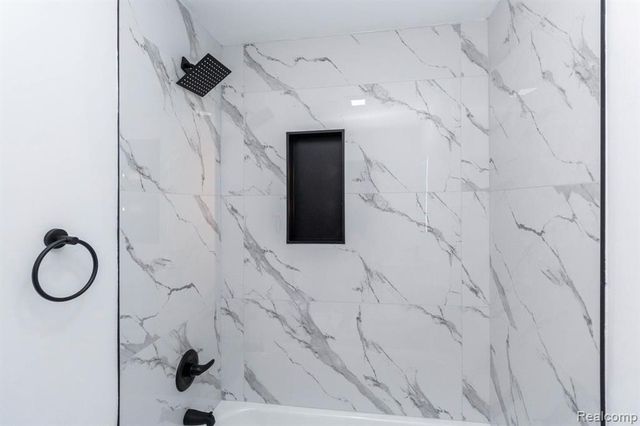 20318 Rodeo Court, Southfield, MI 48075