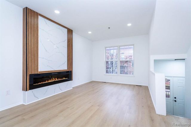 20318 Rodeo Court, Southfield, MI 48075