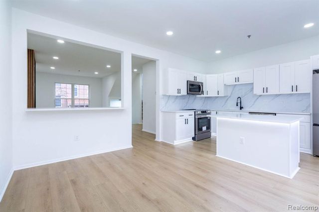 20318 Rodeo Court, Southfield, MI 48075