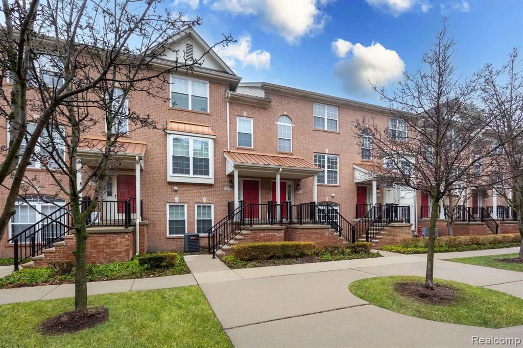 20318 Rodeo Court, Southfield, MI 48075