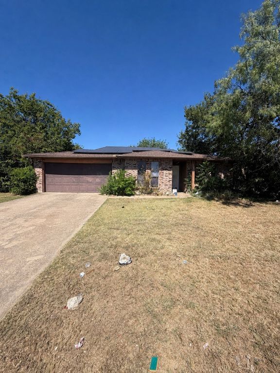 3001 Meadow Circle, Grand Prairie, TX 75052 — exterior